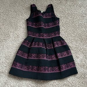 Beautiful Black and magenta dress size 7 Girls
